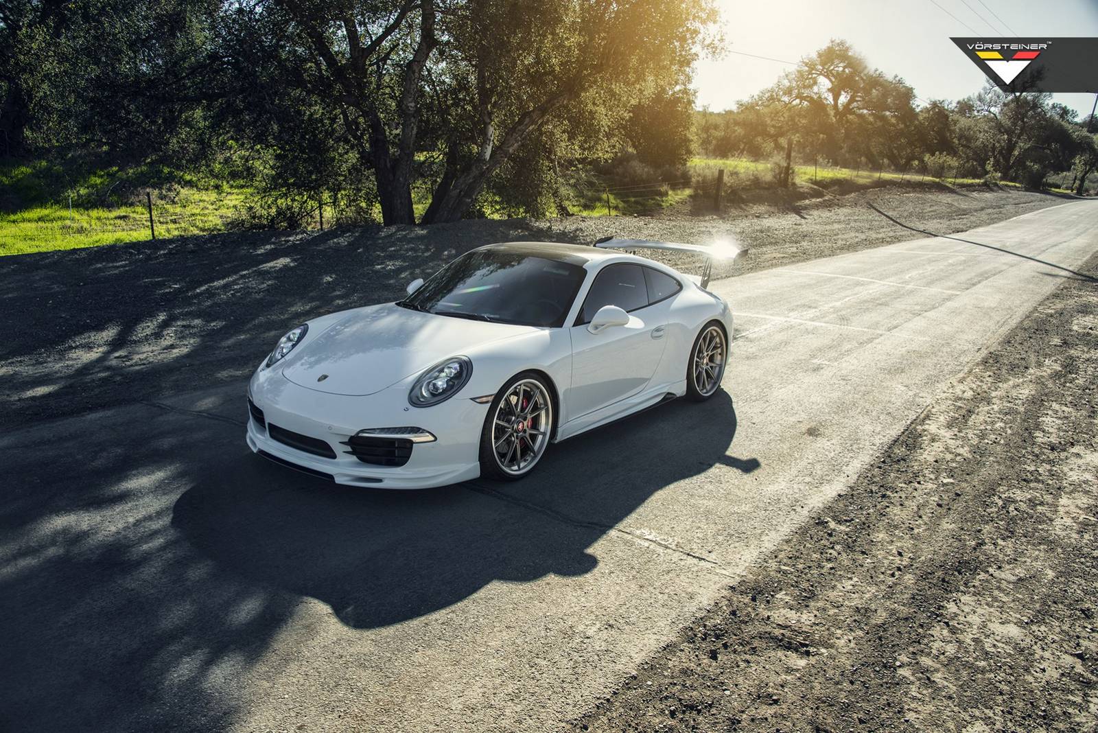 Vorsteiner запускает регулируемое заднее антикрыло V-GTX для Porsche 911